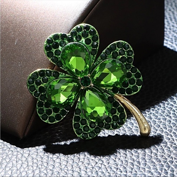 NWT Green Rhinestone Gold Tone Irish Happy St Patrick’s Day Clover Brooch - Picture 1 of 7